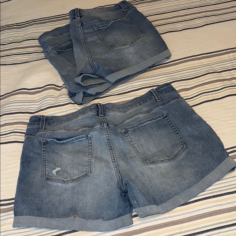 Casual Denim Shorts - Picture 3 of 3